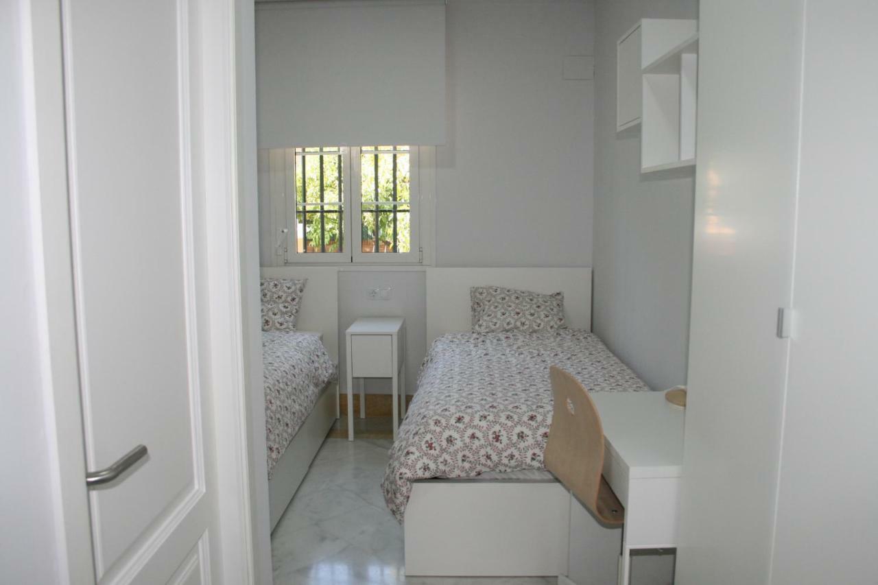 Colegio Mayor Careu - Women Only - University Community Seville Ngoại thất bức ảnh