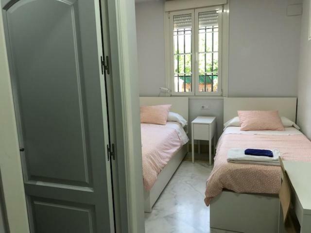 Colegio Mayor Careu - Women Only - University Community Seville Ngoại thất bức ảnh